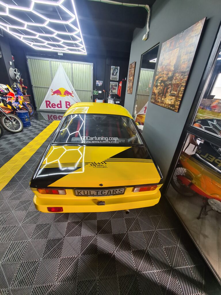 yellow race car expo lights