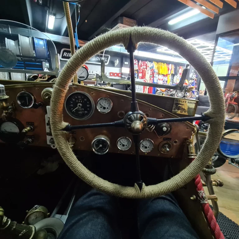 steering wheel vintage car